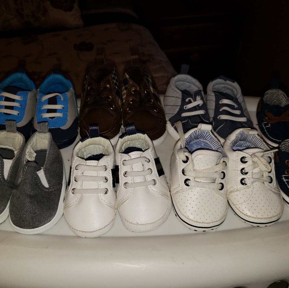 7 pair of Boy crib shoes